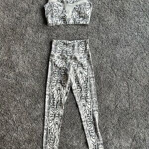 🐍 Snake Print Women's Workout Set - Multiple Sizes!  🏋️‍♀️